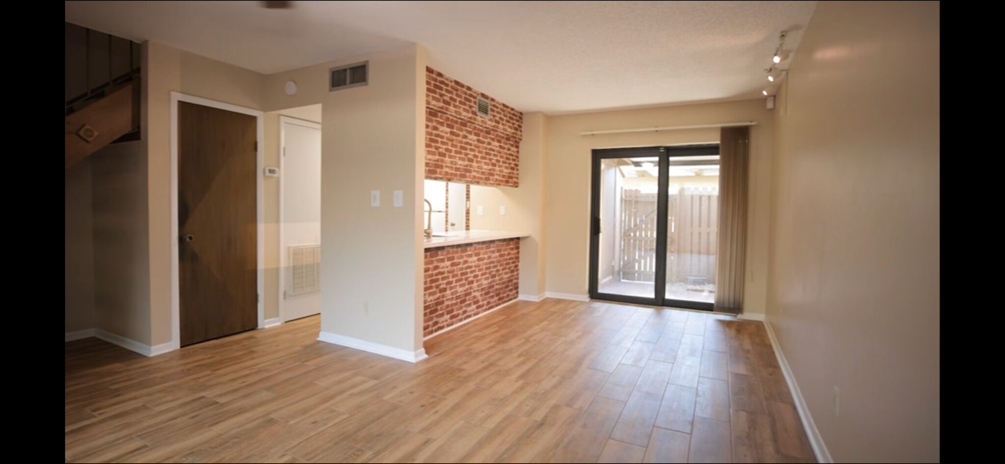 Building Photo - 3105 Creekglen Ct