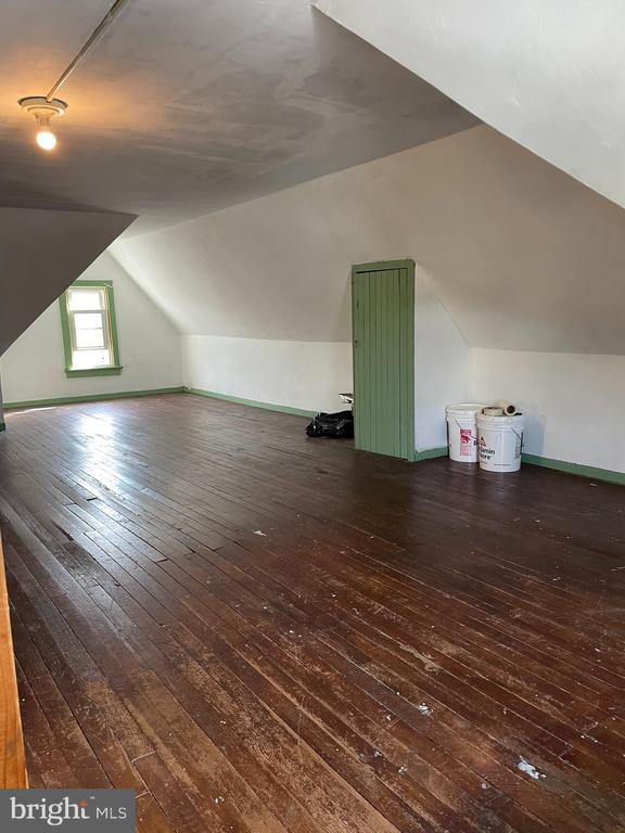 Building Photo - 648 Beacon Ave