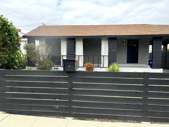 Building Photo - 1711 S Ridgeley Dr