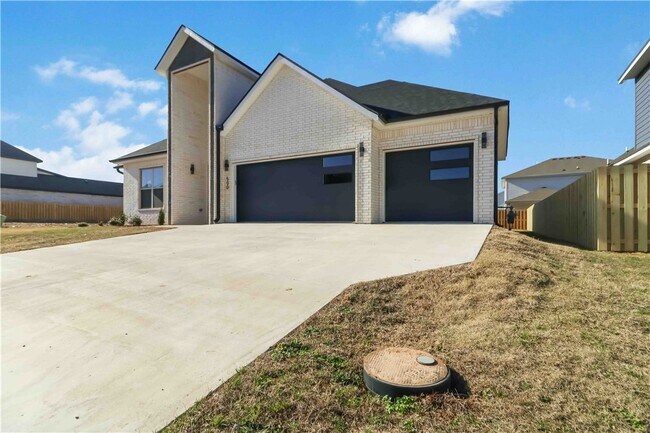 Building Photo - 500 Apollo Dr