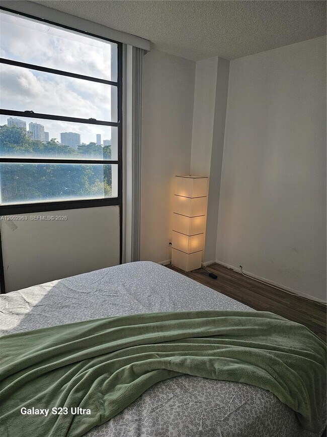 Building Photo - 20400 W Country Club Dr