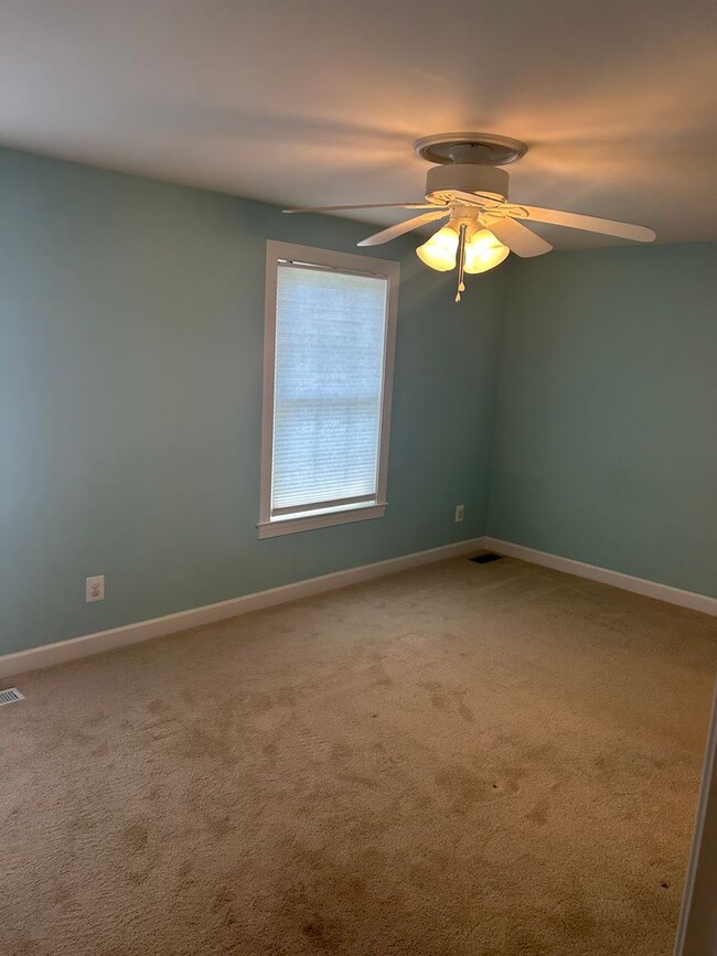 Building Photo - Potomac Chase Townhouse For Lease