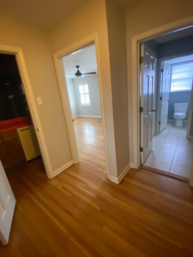 Building Photo - 4 bed, 2.5 bath home in East Memphis near CBHS, Shelby Farms, and Baptist Hospital