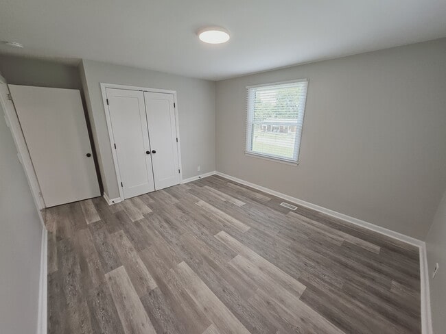 Building Photo - 919 Rexdale Dr