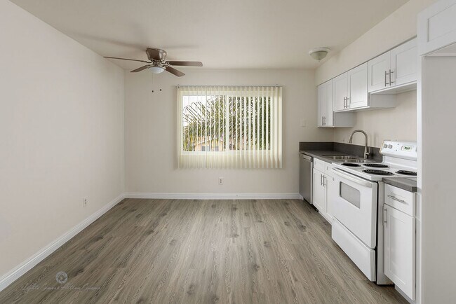 Building Photo - The Venetian Apartments