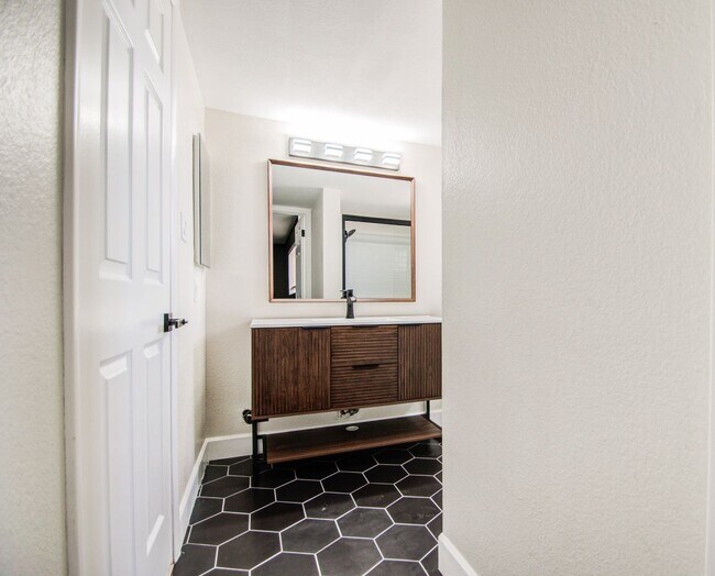 Building Photo - Spacious Villa for rent in Phoenix!