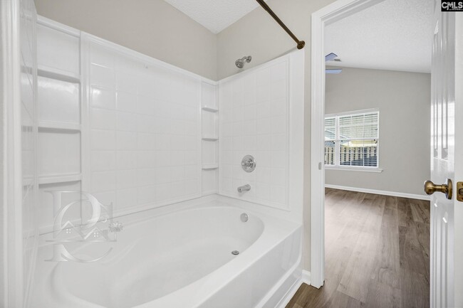 Building Photo - 815 Chablis Dr