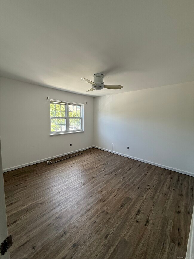 Building Photo - 14 1/2 Fairview Ave