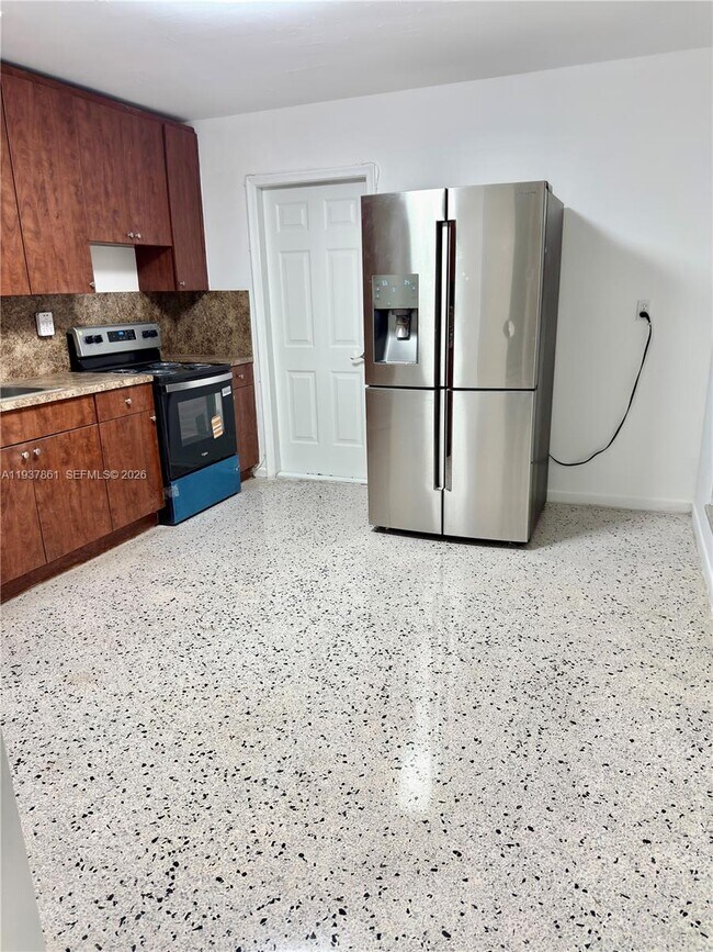 Building Photo - 1141 NW 32nd Ave