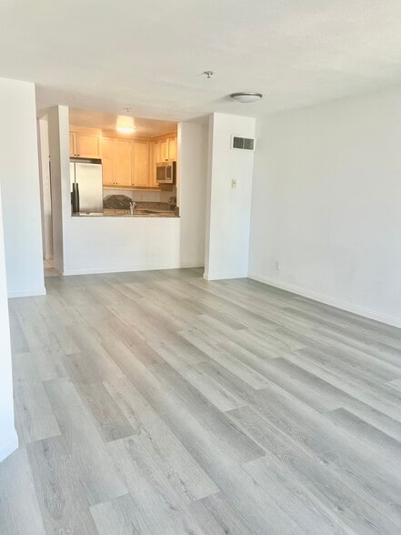 Building Photo - 3550 Lebon Dr