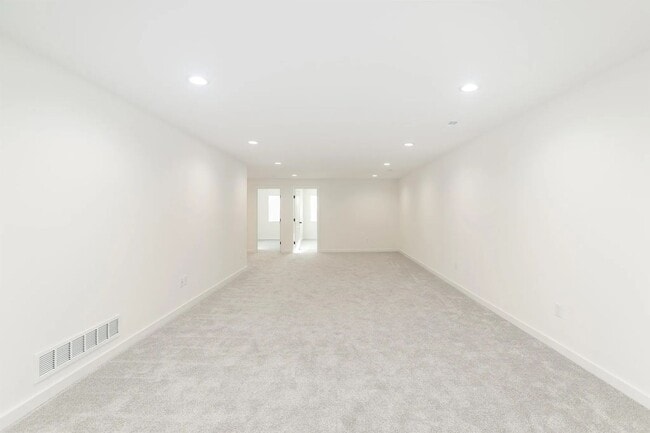 Building Photo - 5314-5316 N Pinecrest St