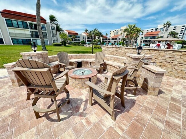 Building Photo - 845 S Gulfview Blvd