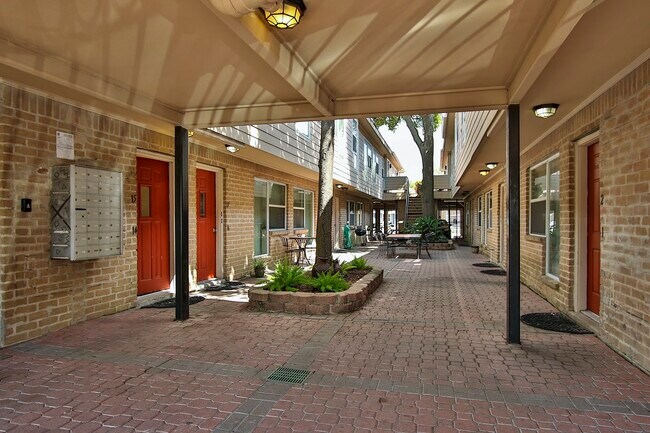 Building Photo - 1420 Hawthorne St