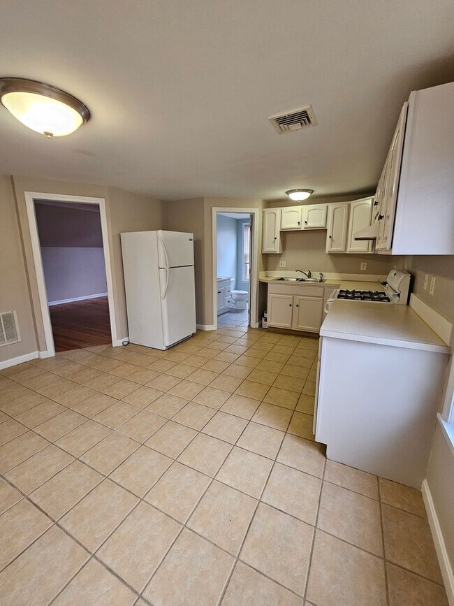 Building Photo - 76 Congress St