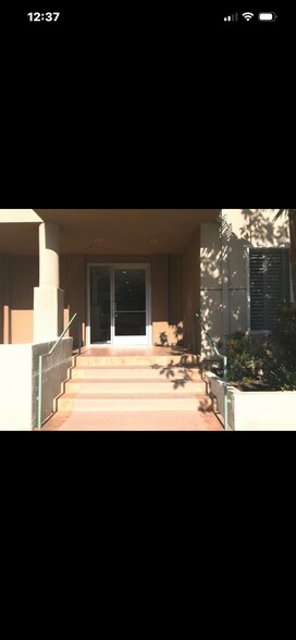 Building Photo - 10790 Rose Ave