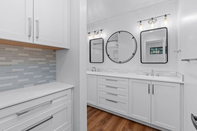 Building Photo - Modern Farmhouse w/ Pool and Paid Utilities