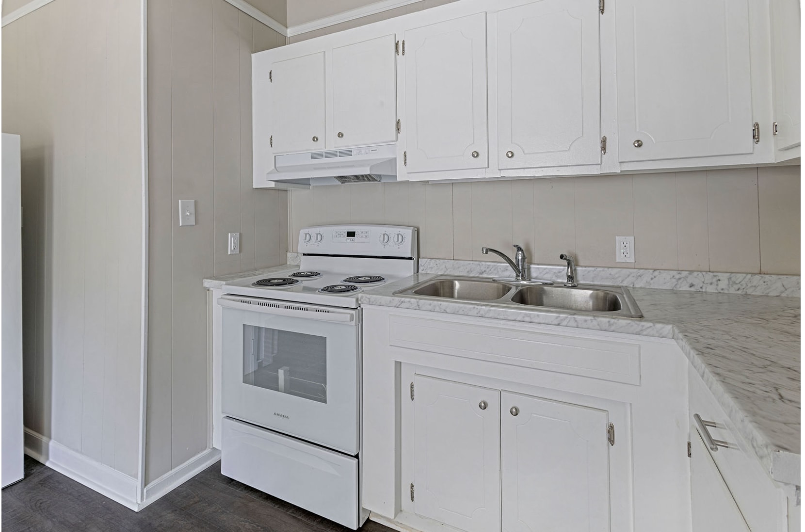 Kitchen - 521 Bayne St