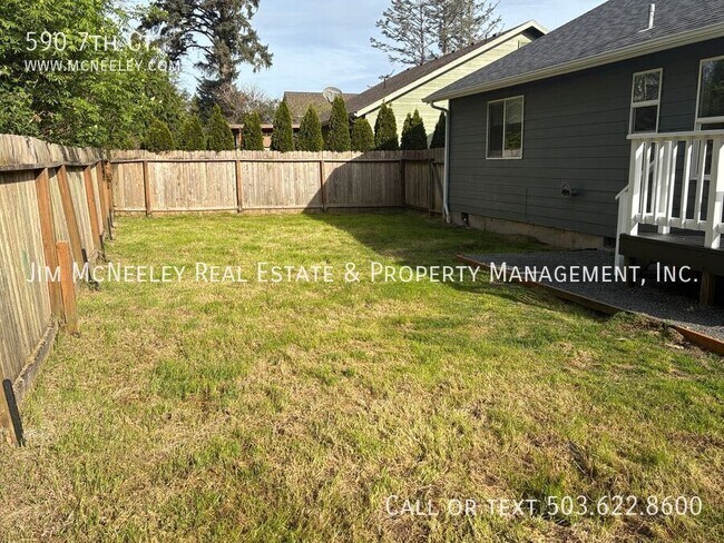Building Photo - 590 7th Ct
