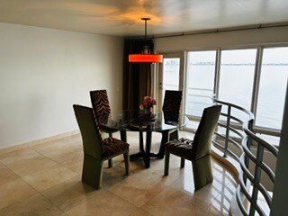 Building Photo - 4950 Bayshore Blvd