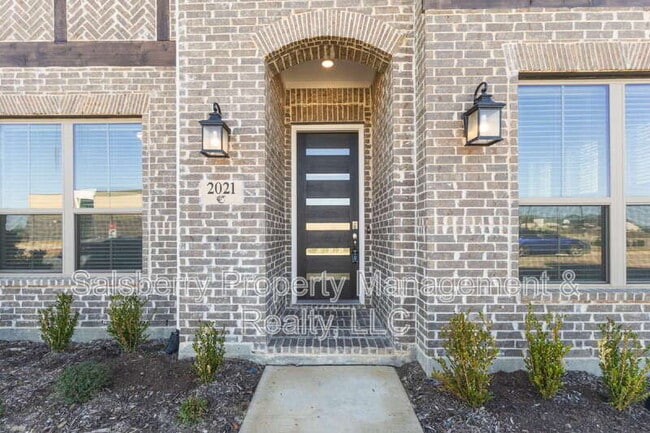 Building Photo - 2021 Daniel Dr