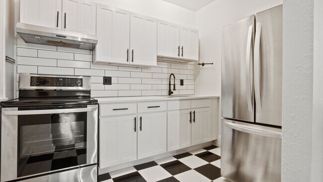 Building Photo - Darling 2 bedroom, 1 bath Capital Hill Condo