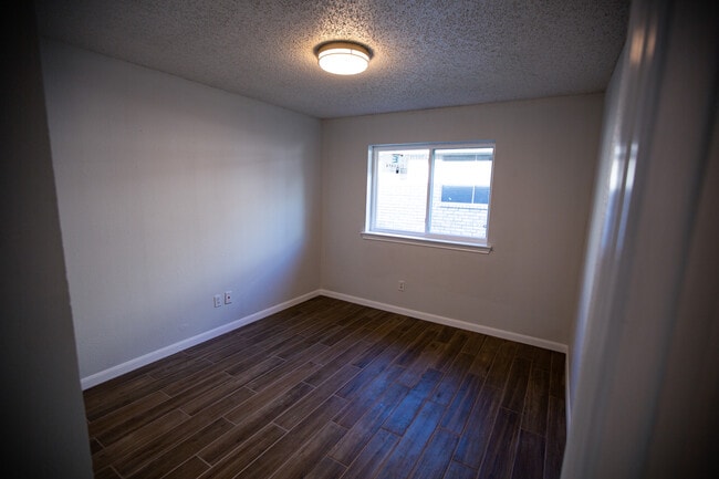 Building Photo - 8640 Malibu St
