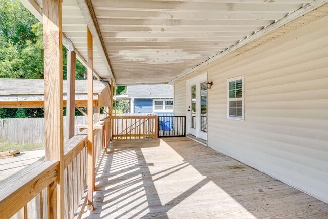 Building Photo - Three-Bed Home w/ Fenced in BackYard in the Heart of Durham
