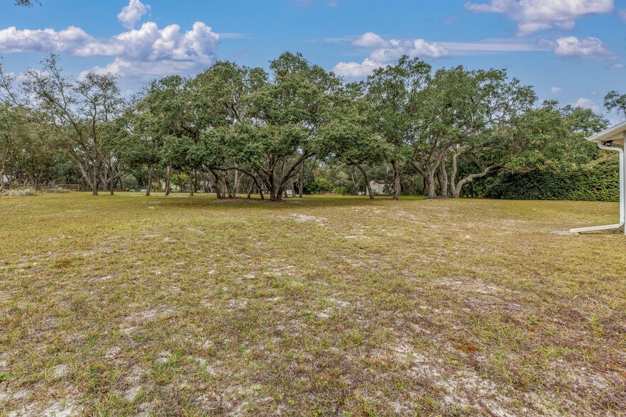 Building Photo - 320 N Fresno Ave