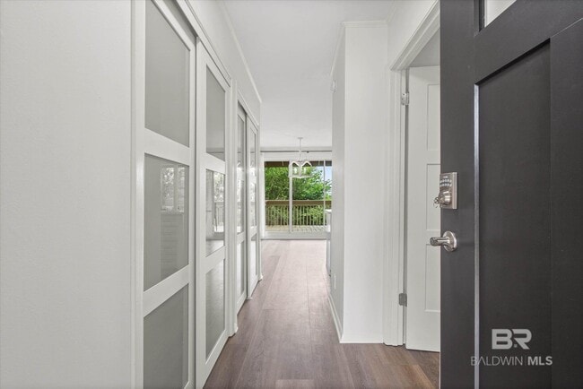 Building Photo - 2024 Sea Cliff Dr N