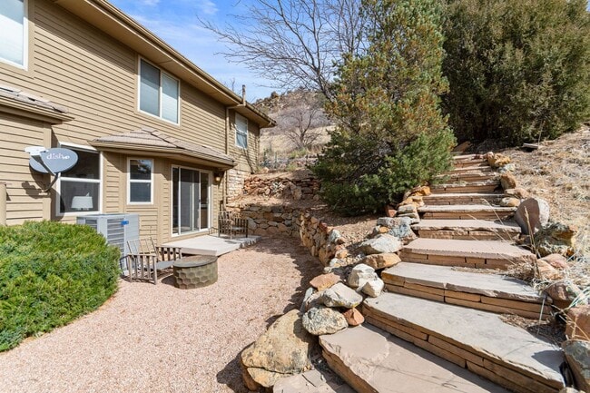 Building Photo - Stunning Fully Furnished Home in Roxborough Park!