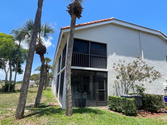 Building Photo - 10910 Lakemore Ln