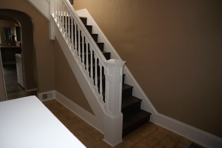 Building Photo - 606 2nd St