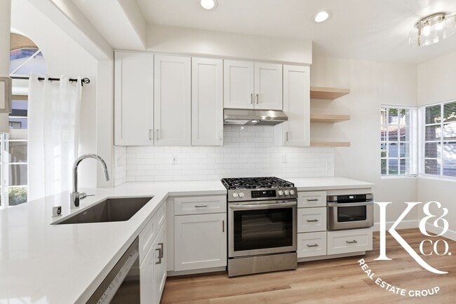 Building Photo - Relaxed Living in Oak Park with All the Up...