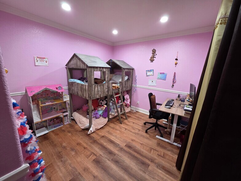 Building Photo - 1850 Ballybunion Dr