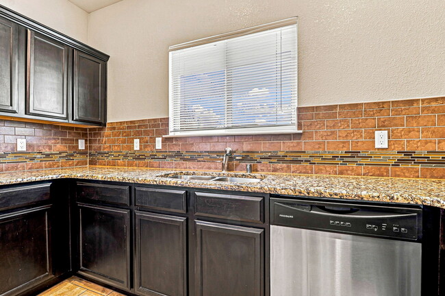 Building Photo - 7409 Dewberry Dr