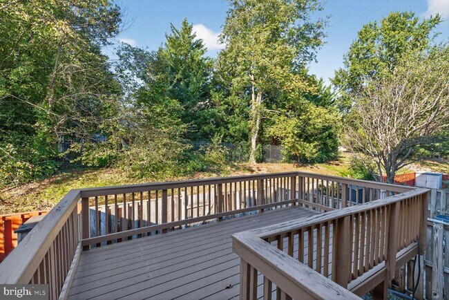 Building Photo - 5320 Larochelle Ct