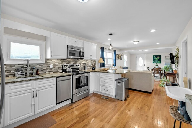 Building Photo - Adorable 3-Bedroom Ranch