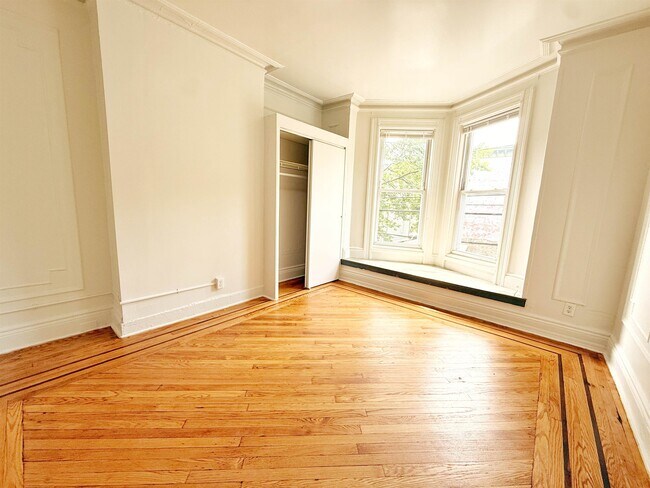 Building Photo - 118 Erie St