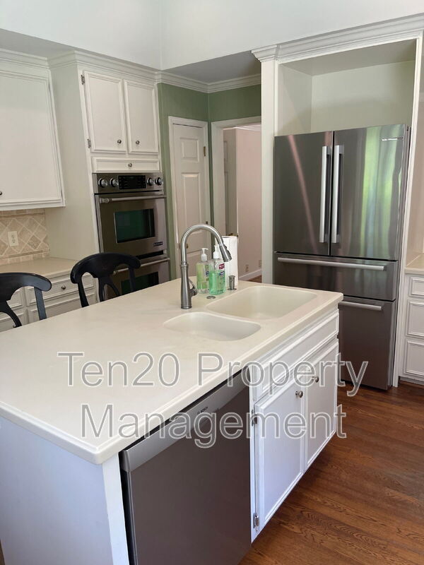 Building Photo - 1544 Glencoe Dr