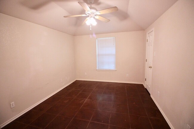 Building Photo - FOR LEASE! - 2 Bedroom - 2 Bath + 2 Car Ca...