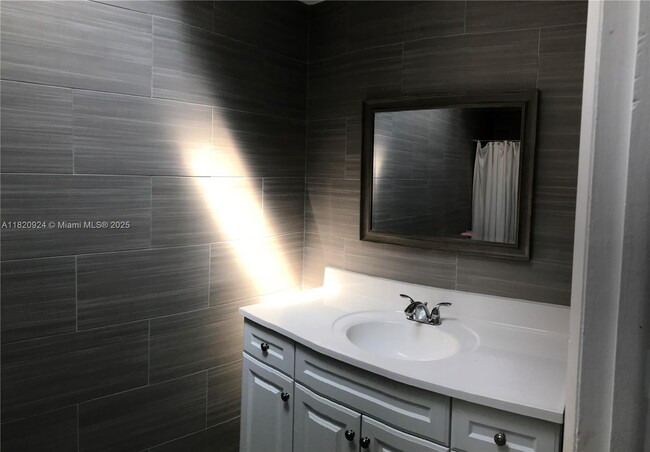 Building Photo - 2444 SW 58th Manor
