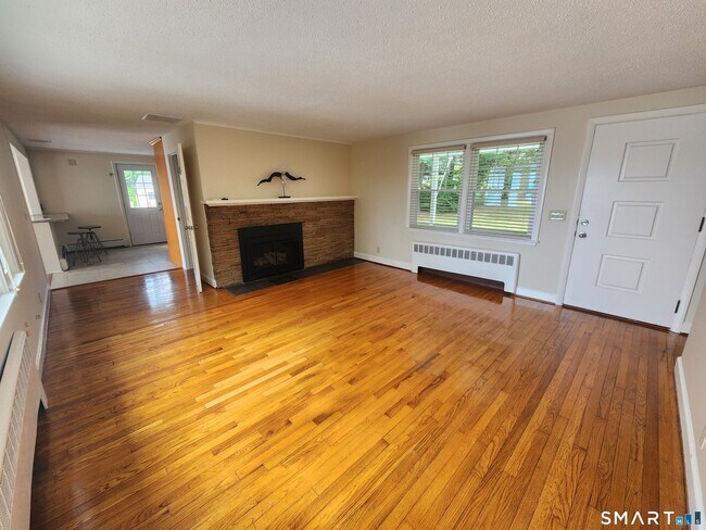 Building Photo - 21 Kinne Rd