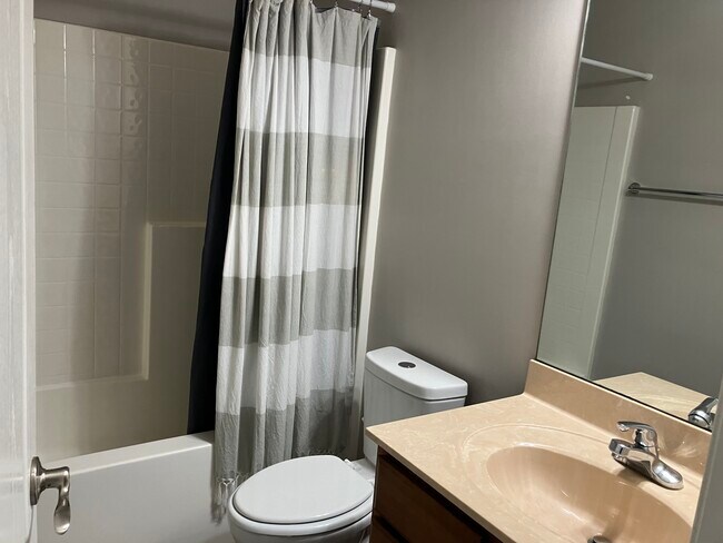 Building Photo - 261 Oxmoor Pl