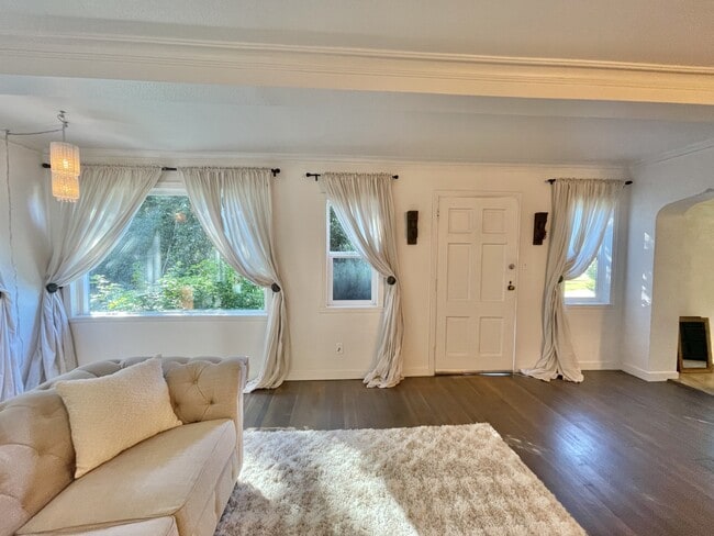 Building Photo - 7223 61st Ave SE