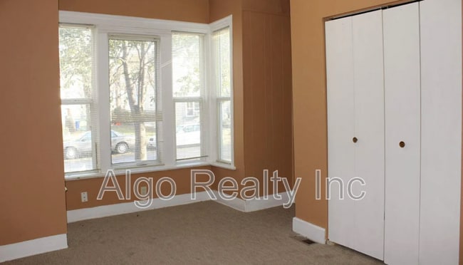 Building Photo - 861 Marion St