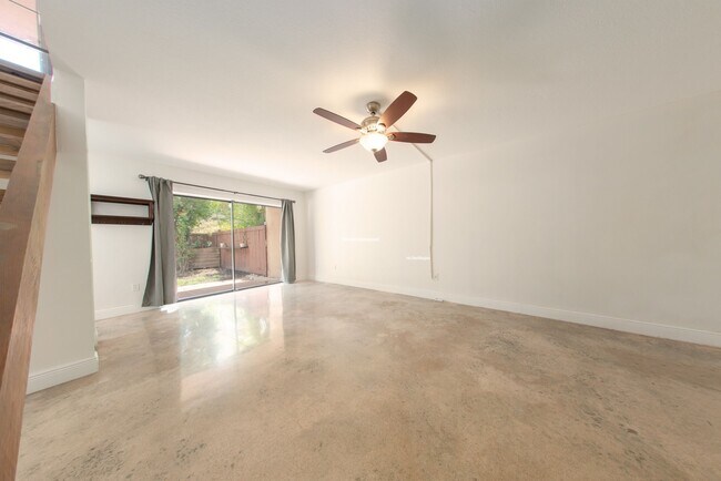 Building Photo - 6724 SW 114th Pl