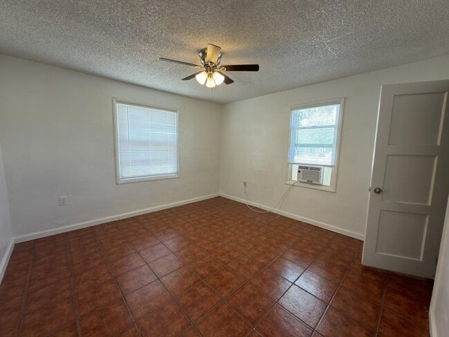 Building Photo - 986 Merritt Dr
