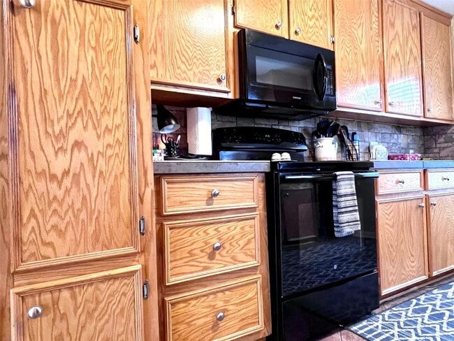 Building Photo - 1735 S Park