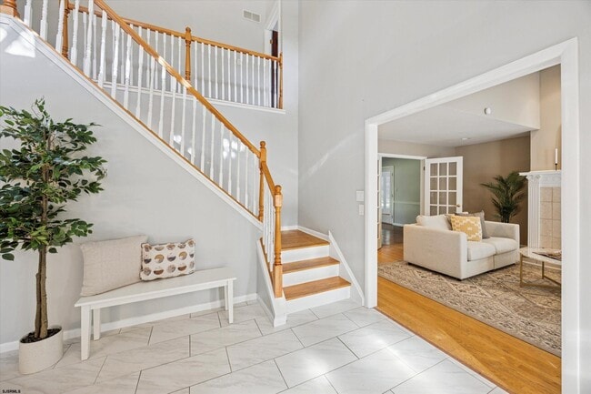 Building Photo - 2 Woodstock Dr