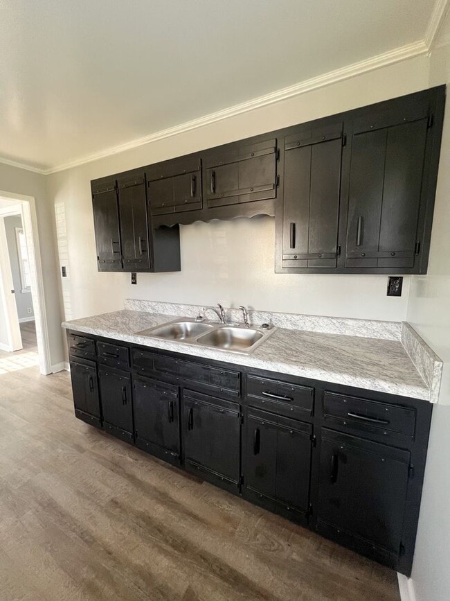 Building Photo - Move-In Specials Available! Single-Family Home Downtown Clarksville!